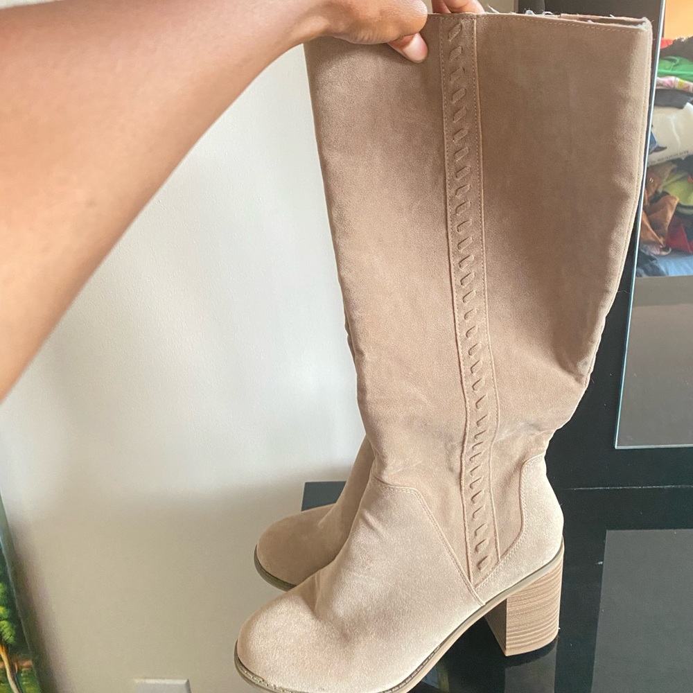 Women’s Tan Heeled boots